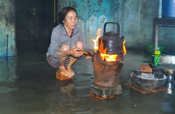 Lu ap ve, hang nghin dan Quang Ngai khong kip tro tay hinh anh