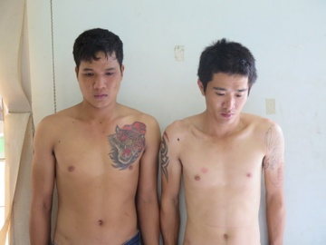 Bat 2 ten xam minh trom xe tren pho o Sai Gon hinh anh