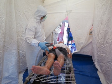 Ben trong nha cach ly 'benh nhan Ebola' o Sai Gon hinh anh