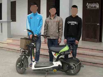 Chan duong, cuop xe dap dien de lay tien... dong hoc phi hinh anh