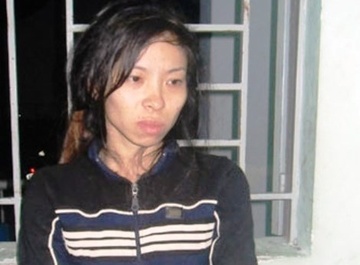 Bat co gai chuyen be khoa, trom xe may hinh anh