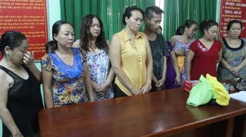 Tam giu 9 nguoi phu nu trong song bac hinh anh