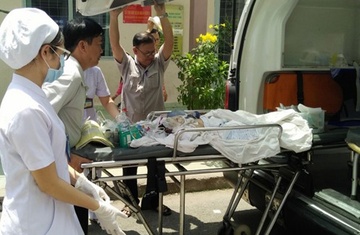 Chau be trong vu thieu song 5 nguoi o Dak Lak da xuat vien hinh anh
