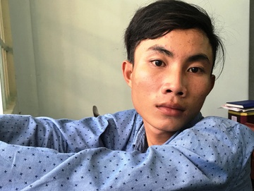 Ten cuop nhet chanh vao mieng hai co gai hinh anh