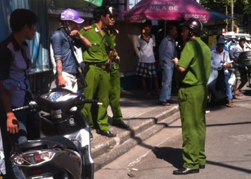 Vac ma tau hen nhau hon chien luc rang sang o Sai Gon hinh anh