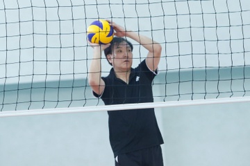 Chuyen gia bong chuyen Nhat Ban bat ngo tai hop VFV hinh anh