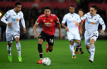 Cham diem Swansea 0-2 MU: Nguoi hung Lingard hinh anh