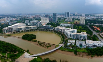 Toan canh khu nha giau Sai Gon bi mui hoi bao phu hinh anh