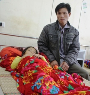 Lam toan sai, hoc tro bi thay danh nhap vien hinh anh