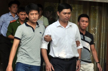 Bac si vut xac: Tu lam thue phong mach den GD tham my hinh anh
