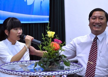 O Xin xuc dong nghen ngao nhan thay giao lam cha hinh anh
