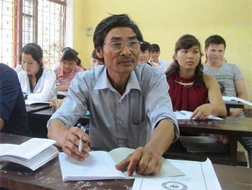 Sinh vien... U60: Hoc khoi A, thi do khoi C hinh anh