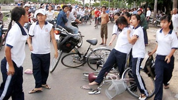 Tram cam vi bao luc hoc duong hinh anh