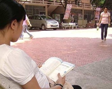 Bi hai chuyen sinh vien song thu mang bau den giang duong hinh anh