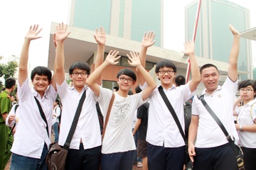 Truong THPT Chuyen Ngoai ngu cong bo ket qua thi vao lop 10 hinh anh