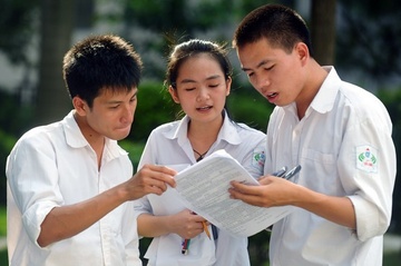 Lay ket qua thi THPT quoc gia tieng Phap thay the tieng Anh hinh anh