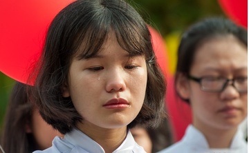 Loi dan do xuc dong cua hieu truong ngay chia tay hoc tro hinh anh