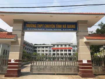 Ba thi sinh Ha Giang co diem cao nhat nuoc nhung thi thu 'let det' hinh anh