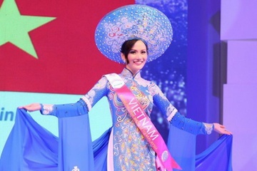 Dung xuat nhap canh nguoi thi hoa hau 'chui', dung hay sai? hinh anh
