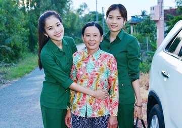 Hoa khoi duoc dac cach vao HHHV tung di chan heo hinh anh