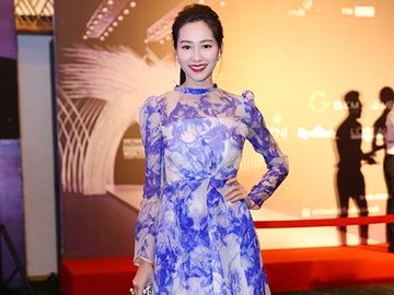 My nhan Viet long lay tren tham do Tuan le thoi trang hinh anh