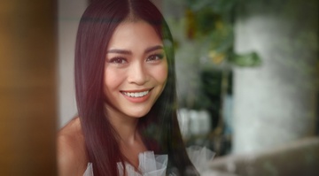 Mau Thuy lan dau ke ve nguoi me ban hang rong tren via he hinh anh