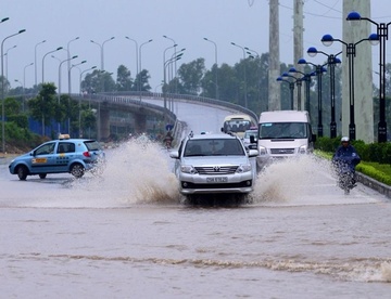 Dem 13, ngay 14/8, Ha Noi tiep tuc mua lon hinh anh