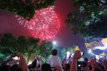 Ha Noi ban phao hoa tai 30 diem dip Tet Nguyen dan hinh anh