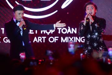 Tuan Ngoc hat 'Chung ta khong thuoc ve nhau' cung Son Tung hinh anh