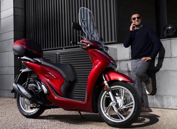Honda SH 2020 vs. Piaggio Medley 2020 hinh anh