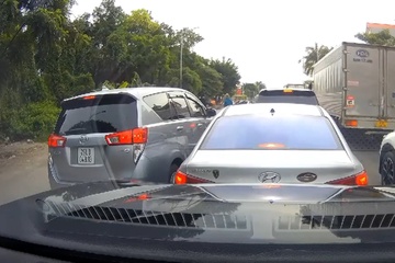 Toi co nen nhuong duong cho oto lan lan, chen hang? hinh anh