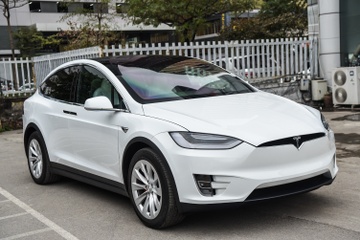 Tesla thong bao trieu hoi toan bo xe tai Trung Quoc hinh anh