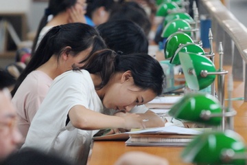 Trung Quoc de xuat bo hoc tieng Anh hinh anh