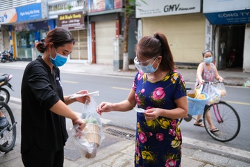 Quan bun bo ban hon 1.000 suat khi duoc mo cua tro lai hinh anh