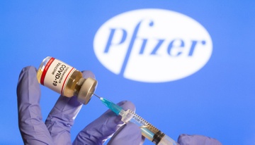Pfizer dat doanh thu ky luc, sap thuong mai hoa vaccine Covid-19 hinh anh