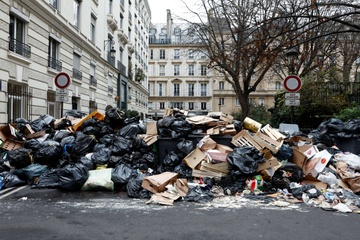 Duong pho Paris ngap trong rac thai hinh anh
