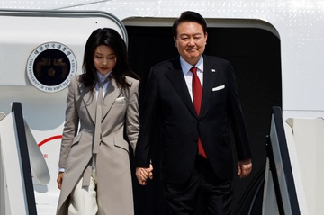 Tong thong Han Quoc den Tokyo vai gio sau khi Trieu Tien ban ICBM hinh anh
