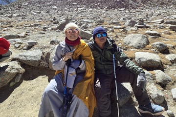 Sot tour hanh huong Yen Tu, Nepal dau nam hinh anh