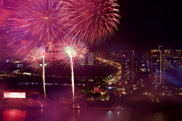 Man nhan man phao hoa toi 30/4 tai TP.HCM hinh anh