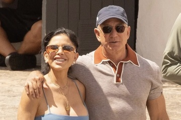 Jeff Bezos 'lấy lòng' dân Venice sau làn sóng phản đối đám cưới