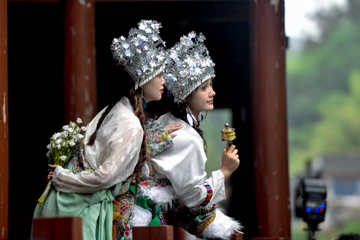 Di Trung Quoc, tour nao dang chay ve? hinh anh