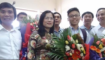 Thay giao 38 tuoi 10 lan dua tro di gianh huy chuong quoc te hinh anh