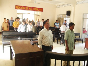 Dua hoi lo 40 trieu, nguyen pho cong an huyen linh an tu hinh anh