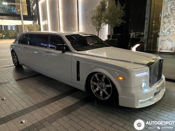 Rolls-Royce Phantom duoc do thanh xe limousine hinh anh