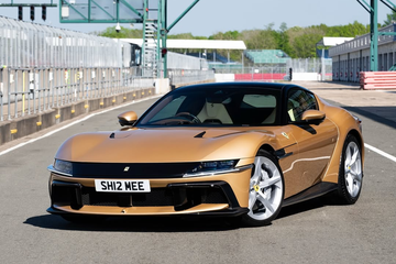 Youtuber Shmee150 tậu siêu xe Ferrari 12Cilindri màu độc