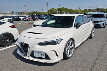 Honda Civic Type R lạ mắt với phong cách Alfa Romeo