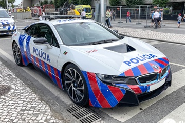 Cận cảnh BMW i8 phiên bản cảnh sát tại Bồ Đào Nha