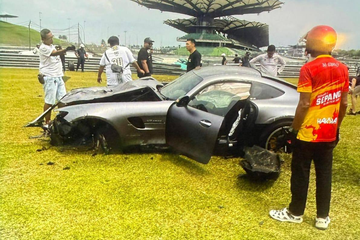Mercedes-AMG GT R nat dau khi trai nghiem tai truong dua Sepang hinh anh