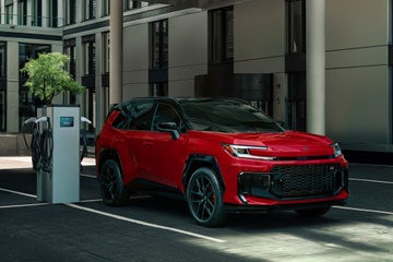 Toyota doi lai top dau mau xe ban chay nhat the gioi tu Tesla hinh anh