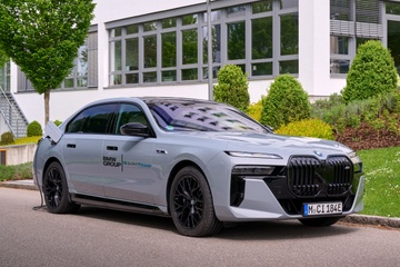 BMW bat dau thu nghiem pin the ran, mo ra ky nguyen moi cho xe dien hinh anh